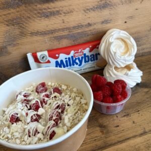 Eton Mess Overnight Oats: Oats soaked in soya milk with white chocolate, crushed meringue, and fresh raspberries.